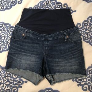 Gap Maternity Shorts NWOT- Size 26